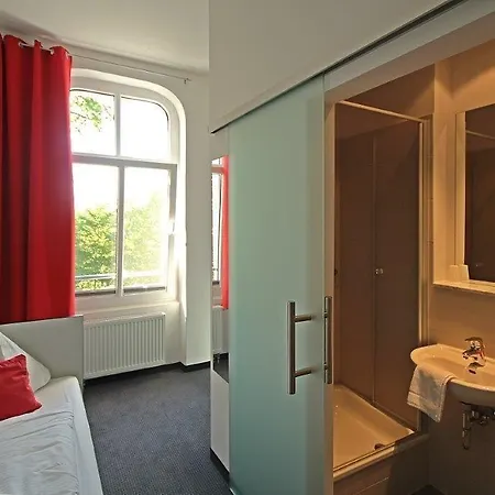 호텔 Zwischen Den Seen 2*