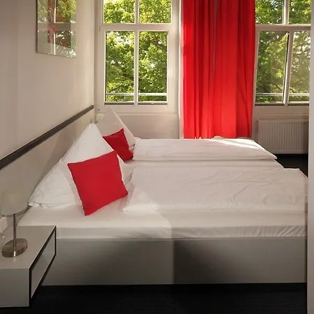 호텔 Zwischen Den Seen 2*