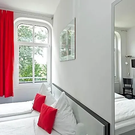 Hotel Zwischen Den Seen 2*
